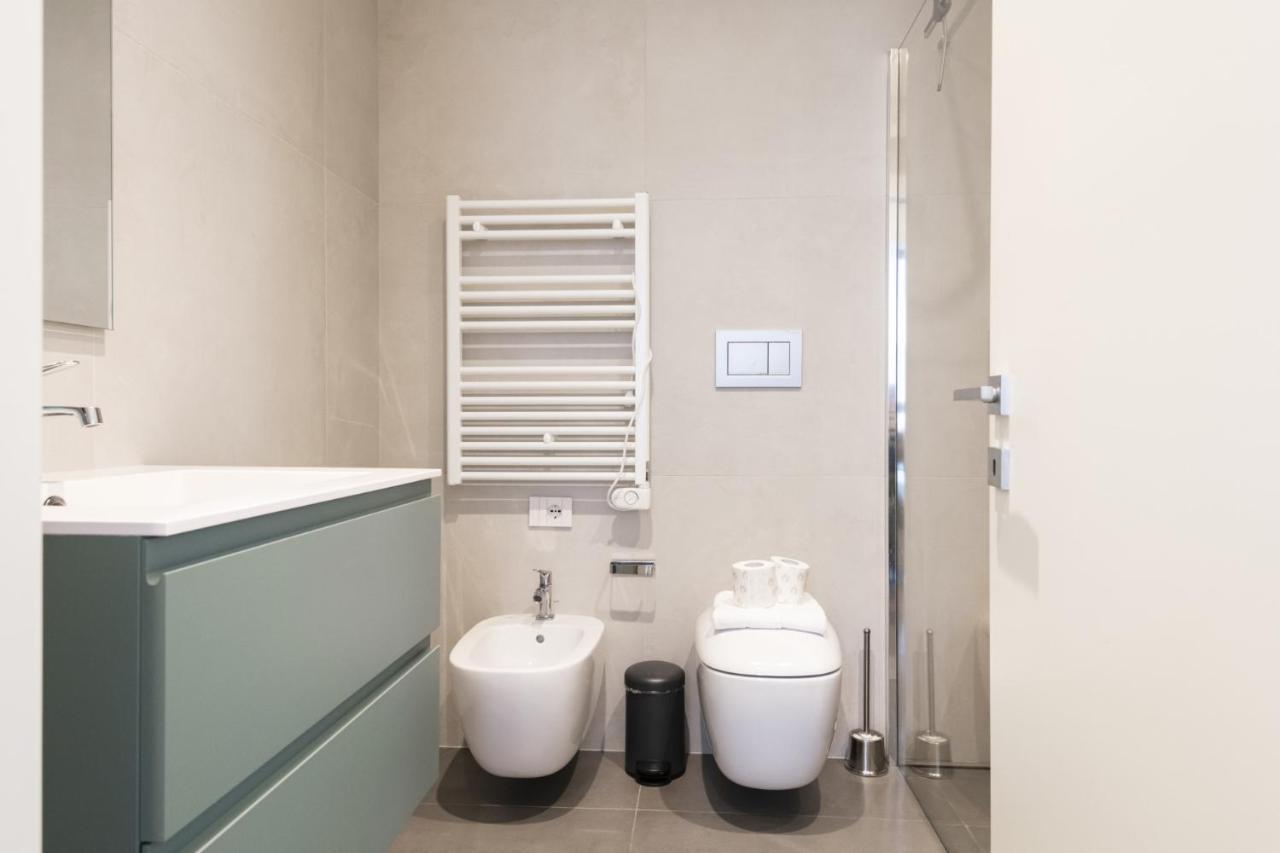 Easylife - Lussuosa Dimora Con Rooftop Condominiale Vista Duomo Milan Luaran gambar